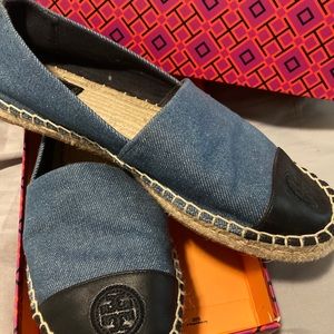 TORY BURCH denim/leather trim espadrilles